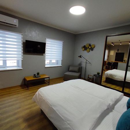 Apart Club Tolstogo TTchernivtsi Extérieur photo