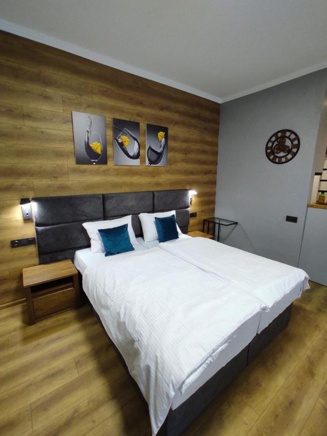 Apart Club Tolstogo TTchernivtsi Extérieur photo