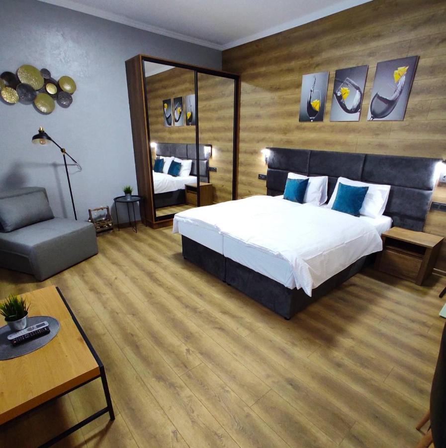 Apart Club Tolstogo TTchernivtsi Extérieur photo